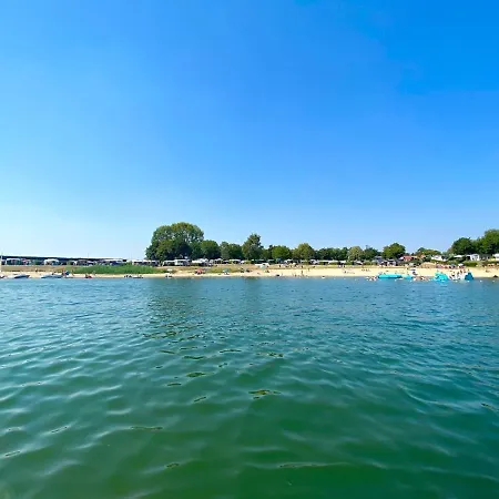 Дом отдыха Tiny House On A Recreational Lake In